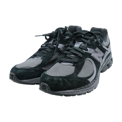 2002R Black Low Top Athletic Shoes