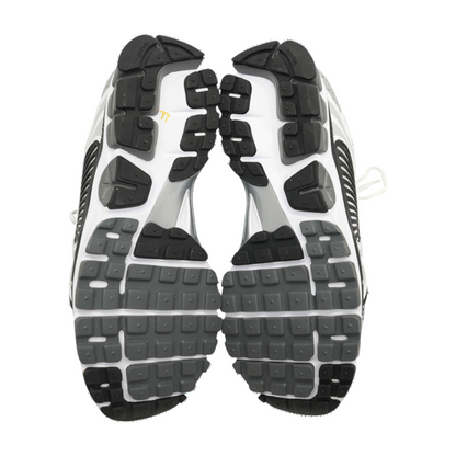 Zoom Vomero 5 SE SP Low-Top Athletic Shoes