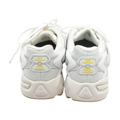 725 White Low Top Athletic Shoes