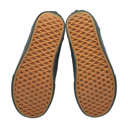 Black Low-Top Athletic Shoes