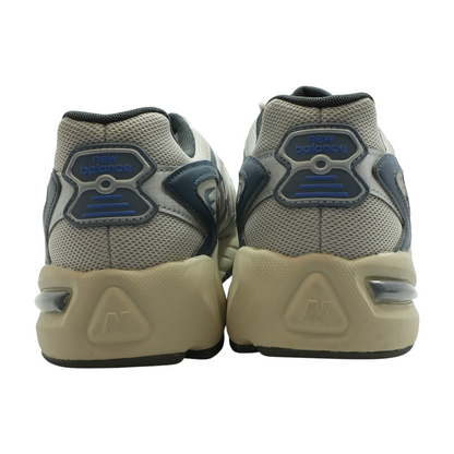 725 Low-Top Athletic Shoes