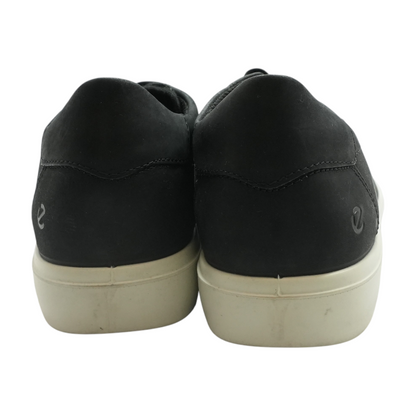 Soft 7 Low-Top Athletic Shoes