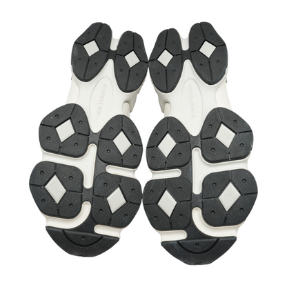 9060 Low-Top Athletic Shoes