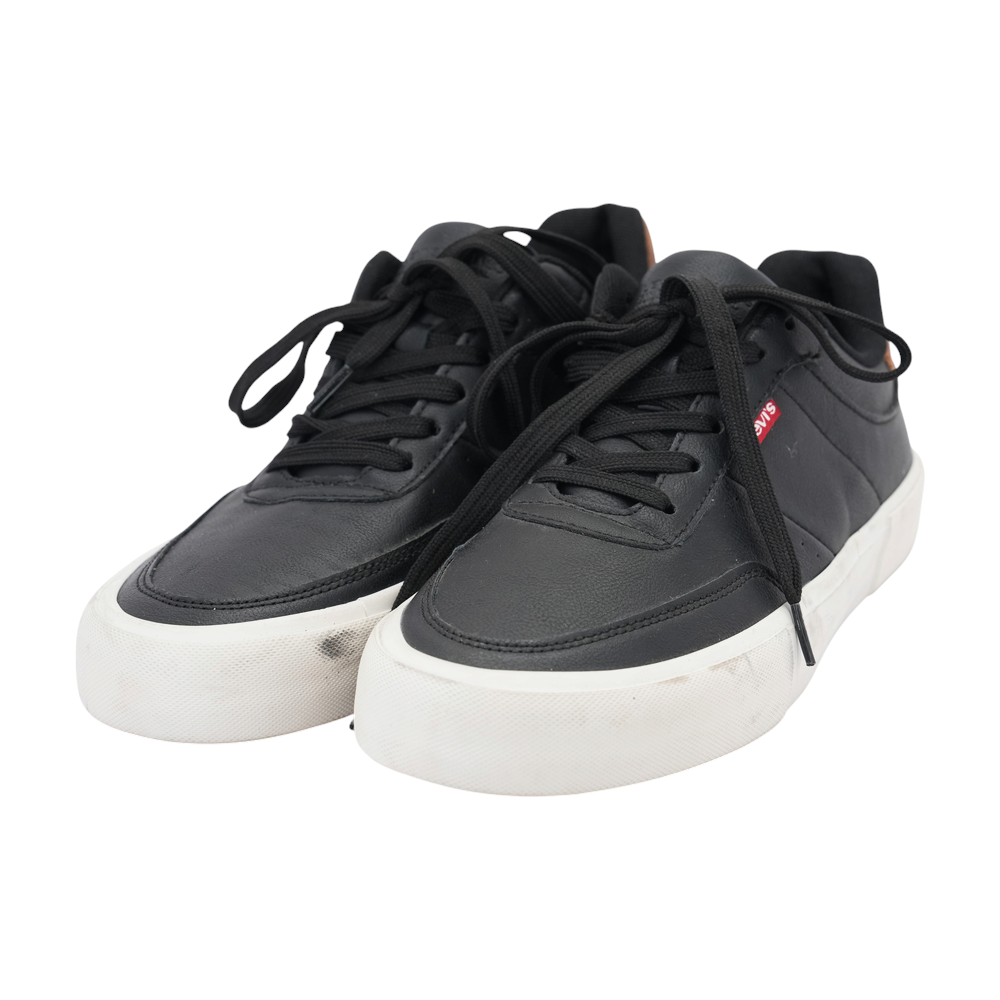 Black Low-Top Athletic Shoes