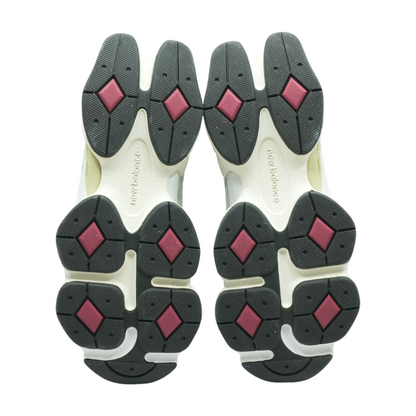 9060 Low-Top Athletic Shoes