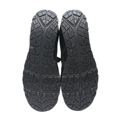Black Low-Top Athletic Shoes
