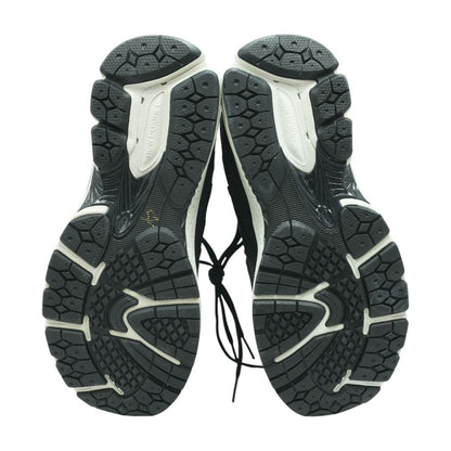 2002R Black Athletic Shoes