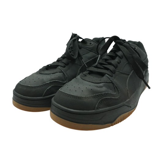 Black Low-Top Athletic Shoes