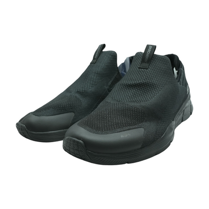 Black Low-Top Athletic Shoes