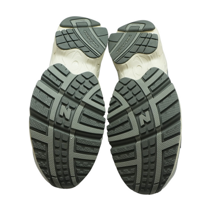 725 Low-Top Athletic Shoes