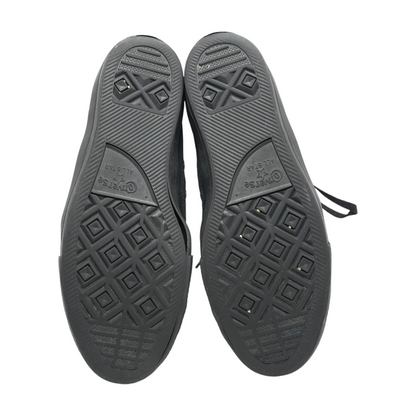 Black Low-Top Athletic Shoes
