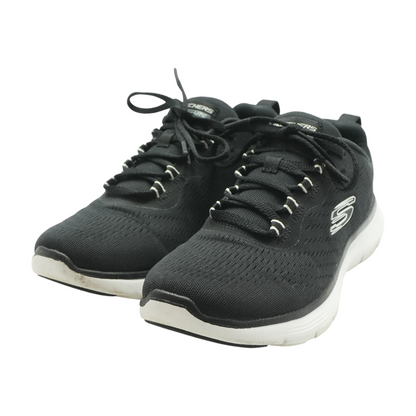 Black Low-Top Athletic Shoes