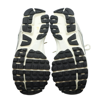 Zoom Vomero 5 Low-Top Athletic Shoes
