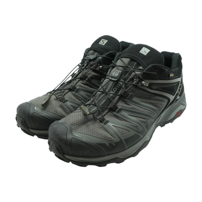 Black Low-Top Athletic Shoes