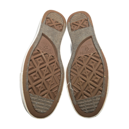 Low-Top Athletic Shoes