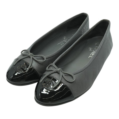 Interlocking CC Ballet Flats in Gray