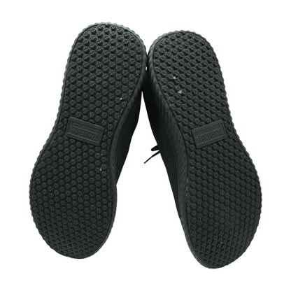 Black Low-Top Athletic Shoes