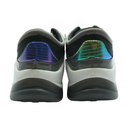Black Low-Top Athletic Shoes