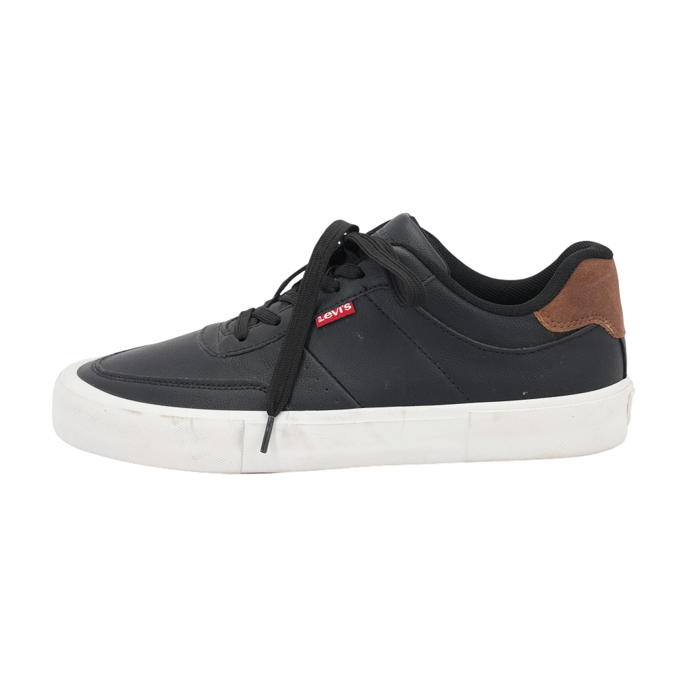 Black Low-Top Athletic Shoes