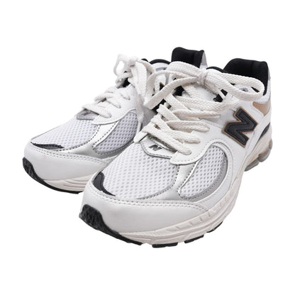 2002R White Athletic Shoes