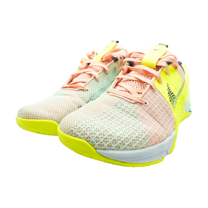 Metcon 8 FlyEase Low-Top Athletic Shoes
