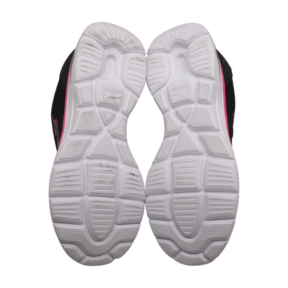 Black Low-Top Athletic Shoes