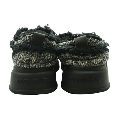 Black Low Top Athletic Shoes
