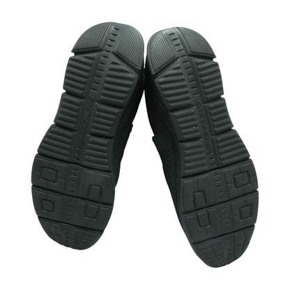 Black Low-Top Athletic Shoes