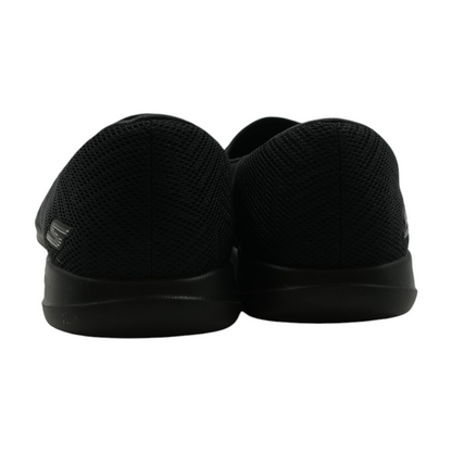 Black Low-Top Athletic Shoes