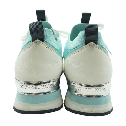 Low-Top Athletic Shoes