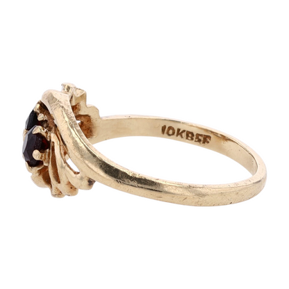 10K Yellow Gold Black Stone Fashion Ring