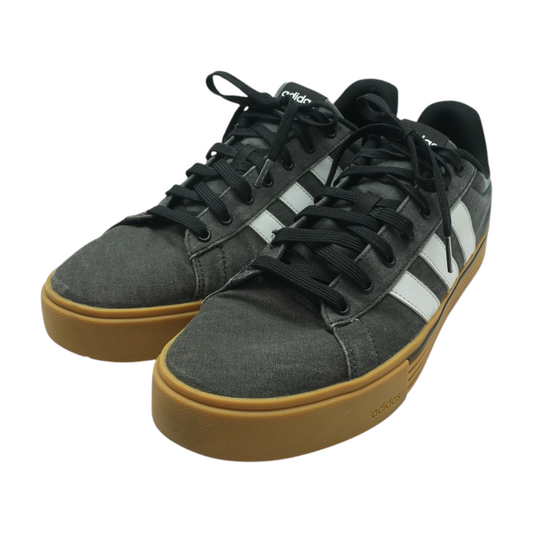 Daily 4.0 Low-Top Athletic Shoes