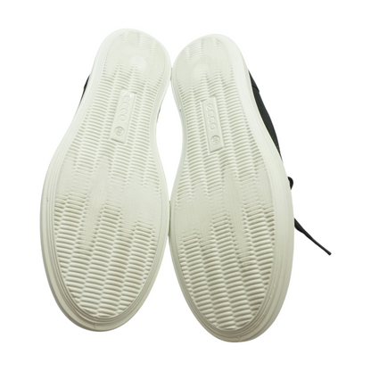 Black Low-Top Athletic Shoes