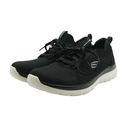 Black Low-Top Athletic Shoes