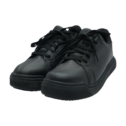 Black Low-Top Athletic Shoes