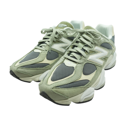 9060 Low-Top Athletic Shoes