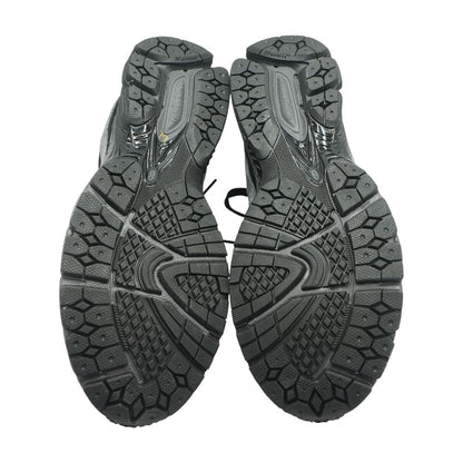 2002R Black Low Top Athletic Shoes