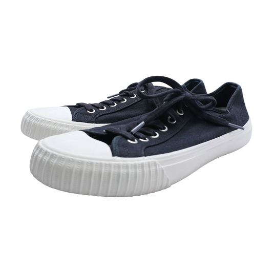 Black Low-Top Athletic Shoes