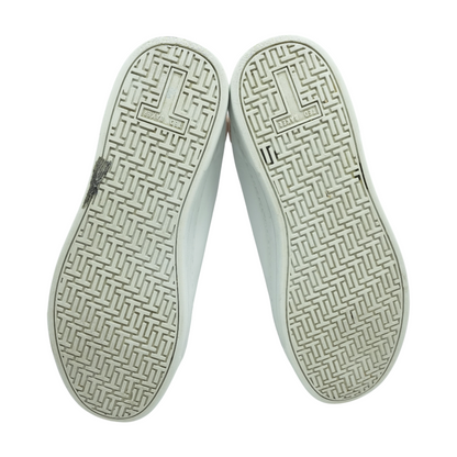 Low-Top Athletic Shoes